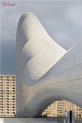 阿利耶夫文化中心 (1).jpg