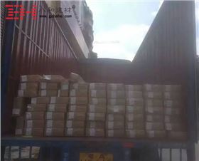 【發貨】新城廣場木紋型材鋁方通產品裝車 【發貨】新城廣場木紋型材鋁方通產品裝車