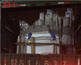 【連夜送貨】東莞金黃葉鋁單板產(chǎn)品出貨 【連夜送貨】東莞金黃葉鋁單板產(chǎn)品出貨