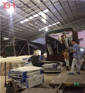 【連夜送貨】東莞金黃葉鋁單板產(chǎn)品出貨 【連夜送貨】東莞金黃葉鋁單板產(chǎn)品出貨