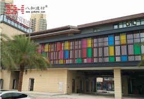 木紋型材方通外墻裝飾效果-橫琴中央?yún)R沿街商鋪4