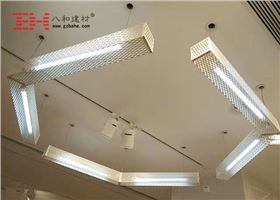 吊頂燈箱  鋁拉伸網板的創意制作 吊頂燈箱  鋁拉伸網板的創意制作