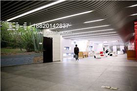 弧形鋁方通吊頂