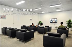 奧迪4S店客戶休息區鍍鋅鋼板天花吊頂圖片