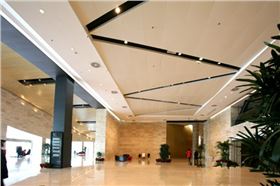無錫博物館定制仿木紋鋁板天花.jpg 無錫博物館定制仿木紋鋁板天花.jpg