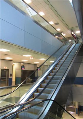 汽車(chē)租憑公司氟碳漆鋁單板中庭