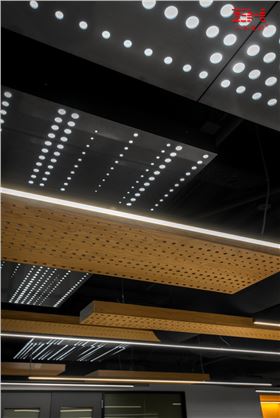 藝術穿孔鋁單板-7.jpg 藝術穿孔鋁單板-7.jpg