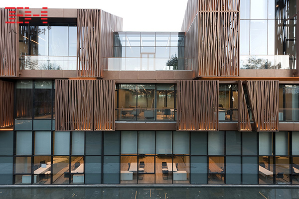 土耳其Selcuk Ecza總部 (6).jpg