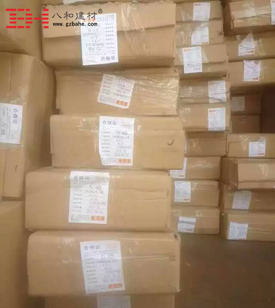 【發貨】新城廣場木紋型材鋁方通產品裝車 【發貨】新城廣場木紋型材鋁方通產品裝車