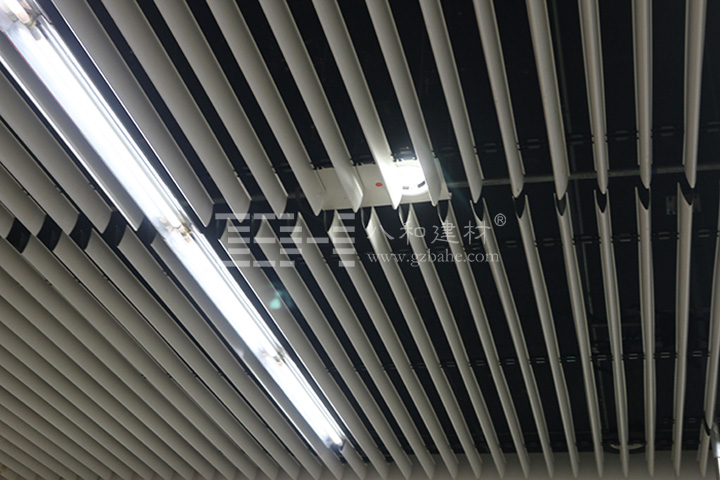 V型鋁方通吊頂 V型鋁方通吊頂