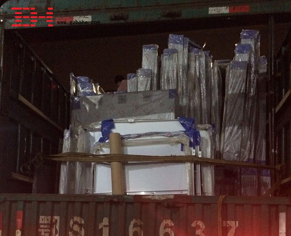 【連夜送貨】東莞金黃葉鋁單板產品出貨