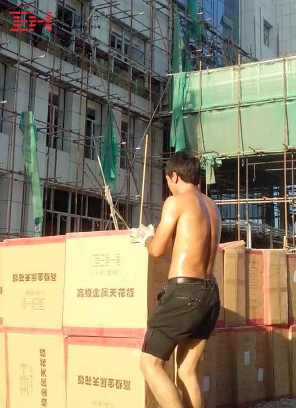 【安全到達】裝載勾搭鋁單板及鋁扣板吊頂大型貨車到達新疆 【安全到達】裝載勾搭鋁單板及鋁扣板吊頂大型貨車到達新疆