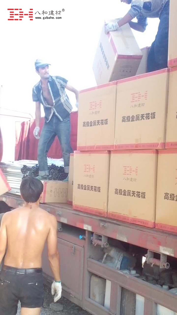 【安全到達】裝載勾搭鋁單板及鋁扣板吊頂大型貨車到達新疆 【安全到達】裝載勾搭鋁單板及鋁扣板吊頂大型貨車到達新疆