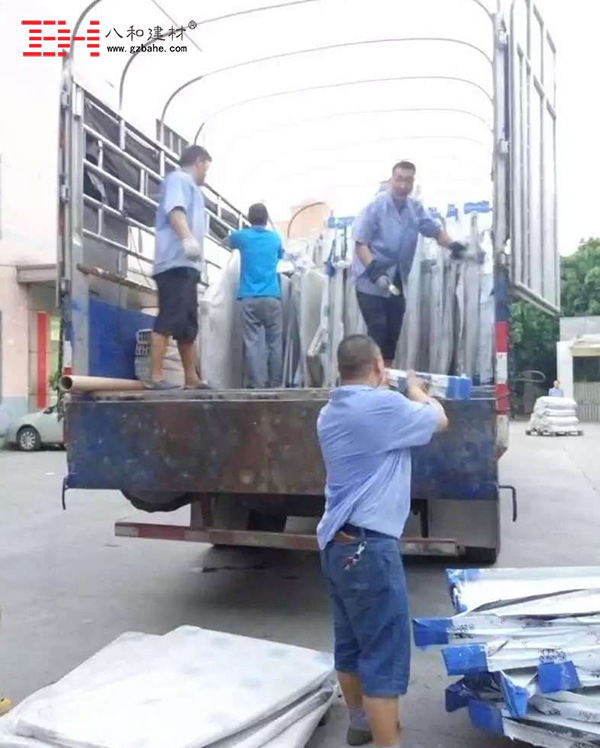 【發貨動態】紅星美凱龍盛薈天地氟碳鋁單板項目2