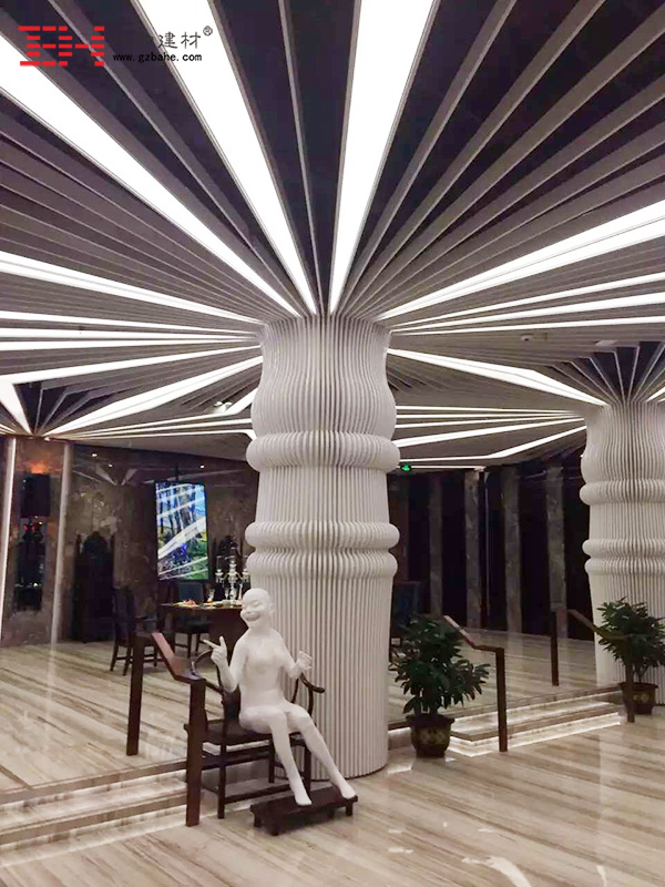 鋁方通吊頂 折射流動營造室內天花動感美 鋁方通吊頂 折射流動營造室內天花動感美