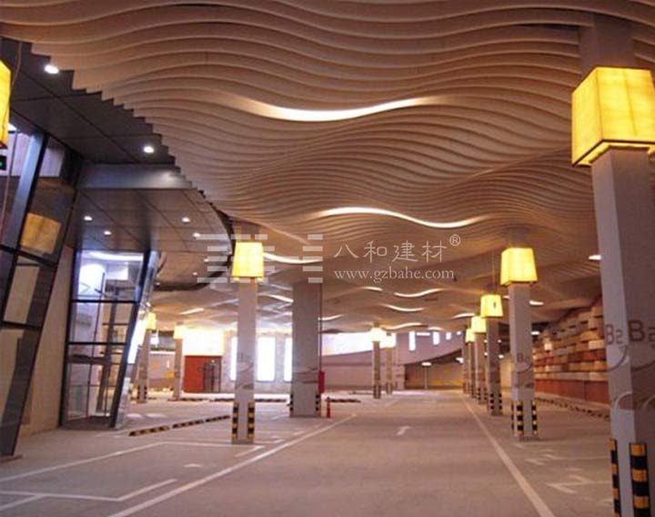 弧形鋁方通案例2 弧形鋁方通案例2