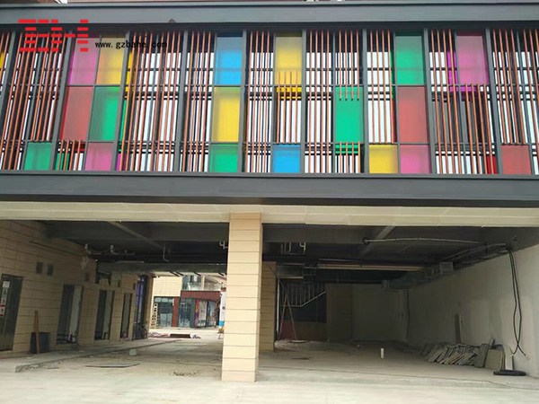 木紋型材方通外墻裝飾效果-橫琴中央匯沿街商鋪3 木紋型材方通外墻裝飾效果-橫琴中央匯沿街商鋪3