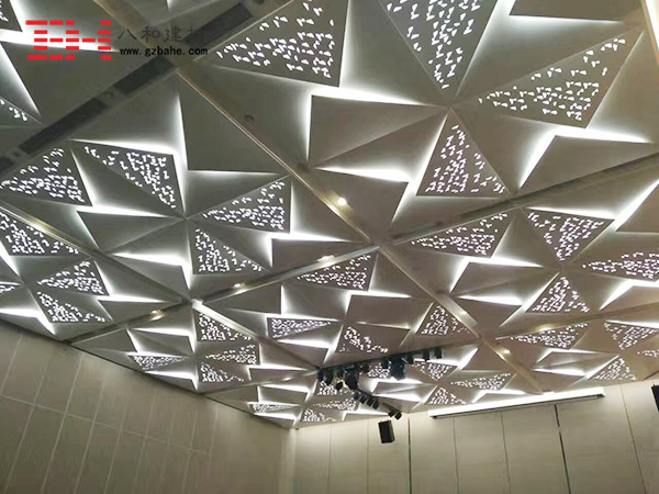 前海金融中心三角造型沖孔鋁單板4 前海金融中心三角造型沖孔鋁單板4