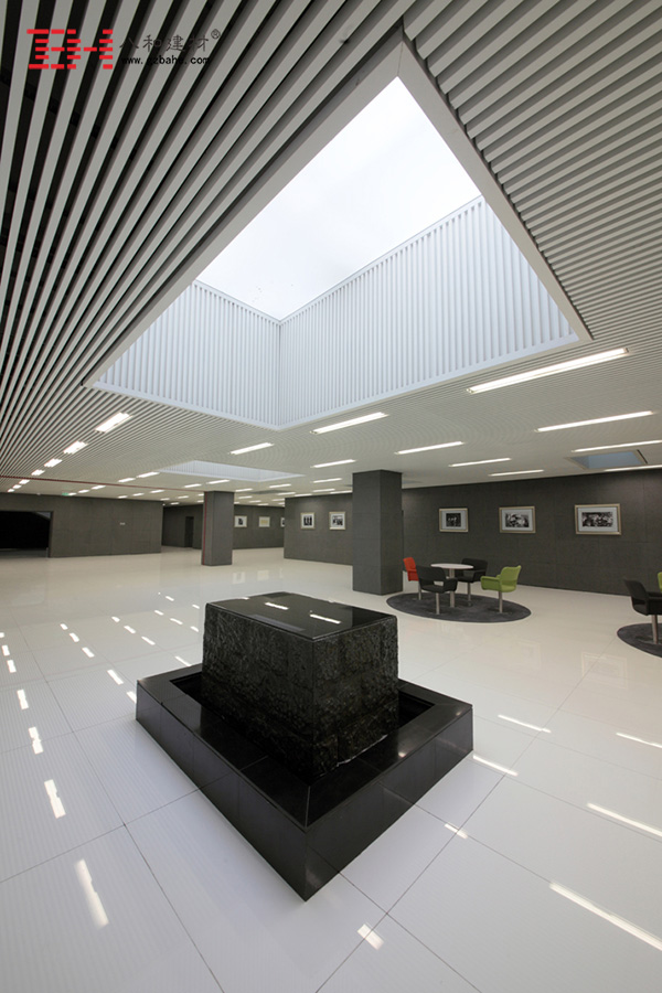 南京鼓樓醫(yī)院 - 白色鋁方通吊頂3 南京鼓樓醫(yī)院 - 白色鋁方通吊頂3