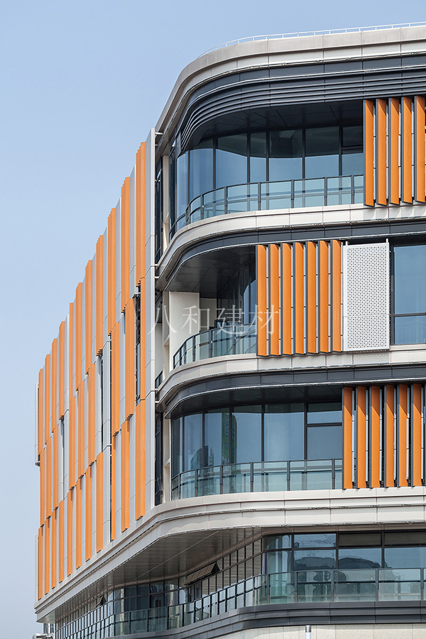 上海綠地創(chuàng)新產(chǎn)業(yè)中心 - 外墻鋁方通2 上海綠地創(chuàng)新產(chǎn)業(yè)中心 - 外墻鋁方通2