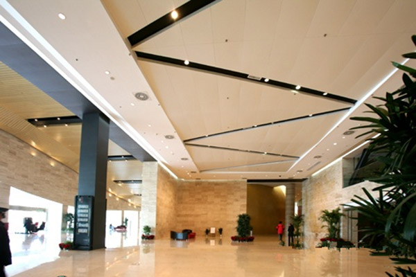 無錫博物館定制仿木紋鋁板天花.jpg 無錫博物館定制仿木紋鋁板天花.jpg