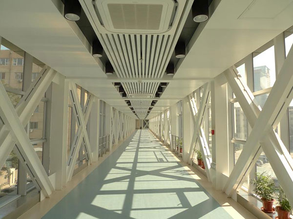 中國醫科大學-走廊過道鋁天花吊頂.jpg