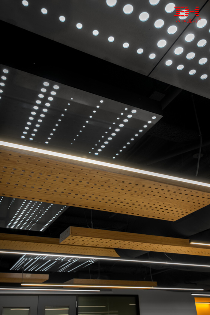 藝術(shù)穿孔鋁單板-7.jpg 藝術(shù)穿孔鋁單板-7.jpg