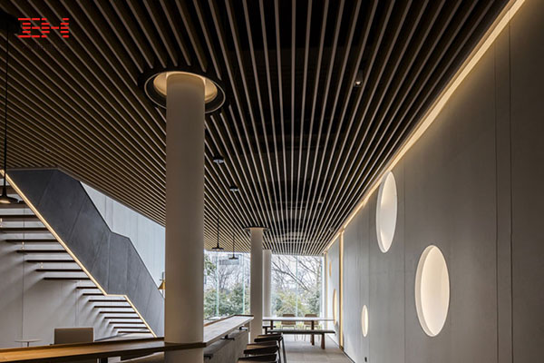 仿木紋鋁方通吊頂