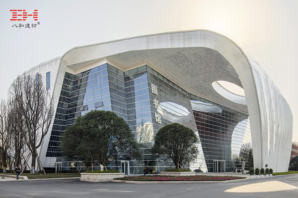 平行四邊形鋁單板打造“瀑布”幕墻立面，重慶房地場職業(yè)學院圖書館