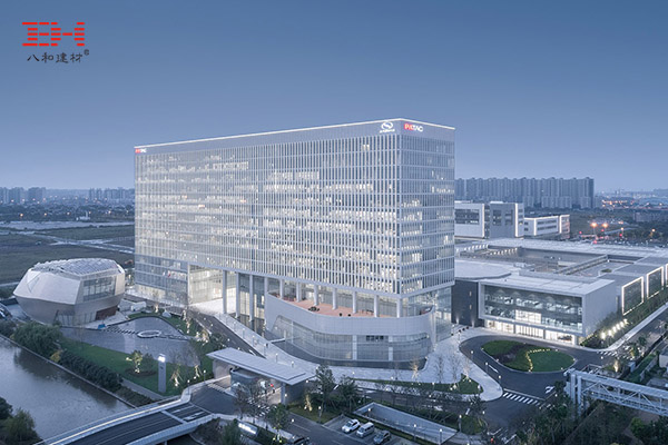 上汽通用&泛亞汽車技術中心，純銀白的高檔鋁單板幕墻和鋁單板天花