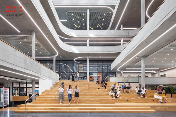 辦公大樓內的鋁方通天花裝飾，Zalando柏林辦公總部