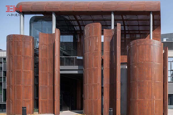 案例欣賞：深圳國際藝展中心藝術小鎮的弧形穿孔鋁單板