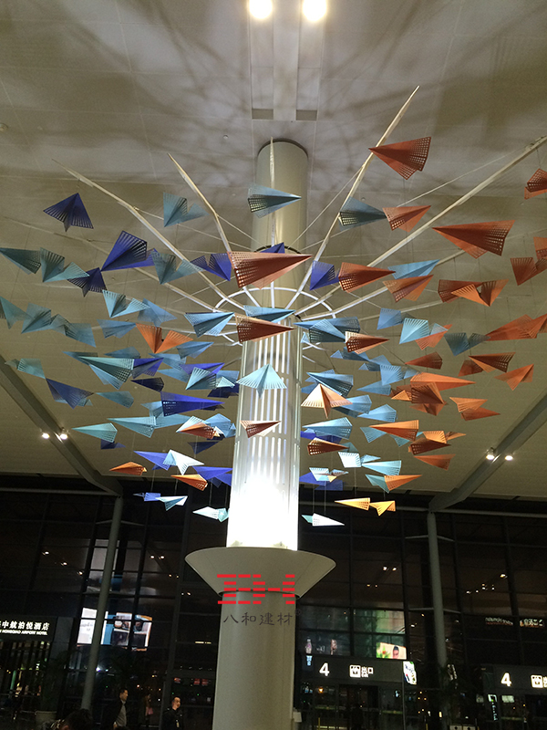 用鋁單板折飛機   有錢,就是任性!