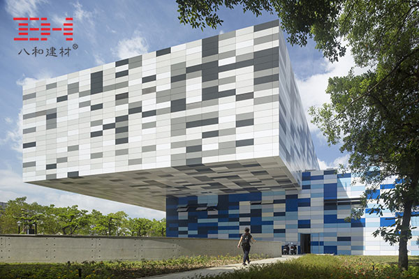 建材氟碳鋁單板幕墻特點(diǎn)介紹 建材氟碳鋁單板幕墻特點(diǎn)介紹