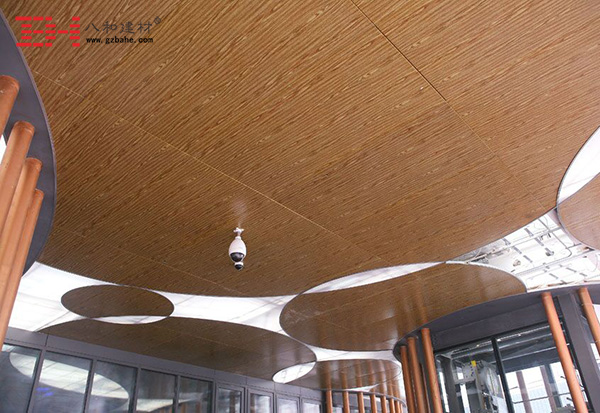 八和建材仿木紋鋁單板，點(diǎn)亮建筑的無限生機(jī)！