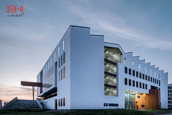 案例欣賞:鋁窗花、鋁方通、型材方通裝飾安徽大學美術樓 案例欣賞:鋁窗花、鋁方通、型材方通裝飾安徽大學美術樓